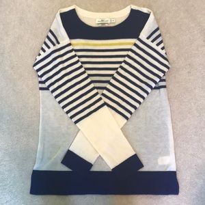 Vineyard Vines light colored sweater!